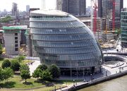 800px-City.hall.london.arp-1-.jpg