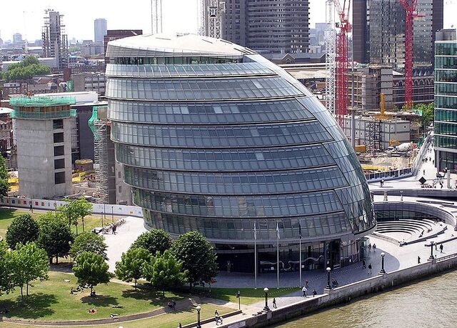 Fichier:800px-City.hall.london.arp-1-.jpg