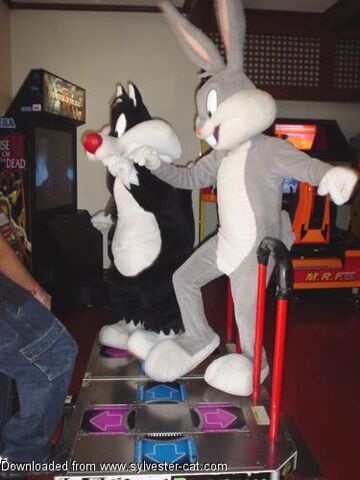 File:26qSlyBugsDance.jpg