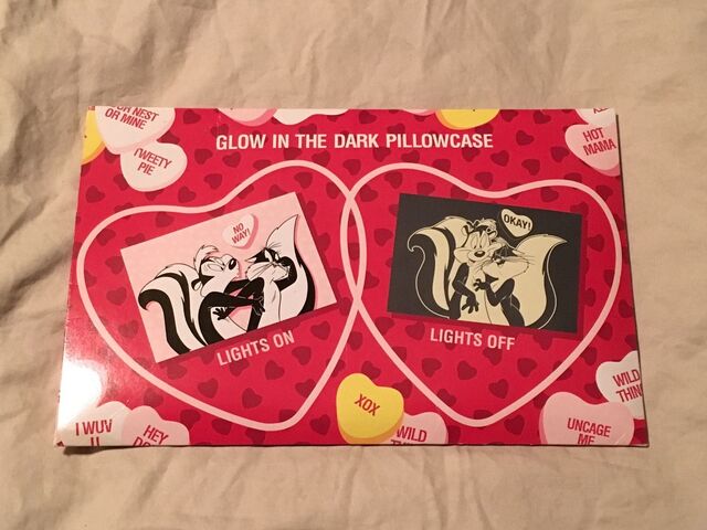 File:Pepe le Pew Pillowcase.jpg
