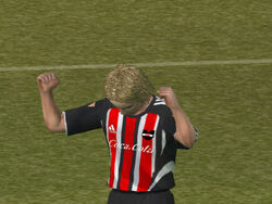 Boom Boom Kid festeja su gol descargando toda su rabia
