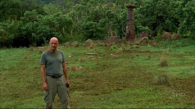 קובץ:3x19 locke column.jpg