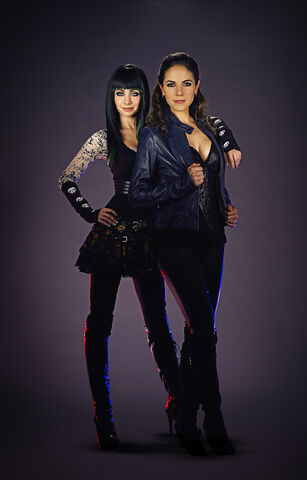 File:Bo and Kenzi (Season 2 publicity).jpg