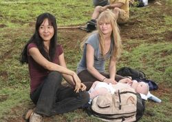 4x01Claire&Sun.jpg
