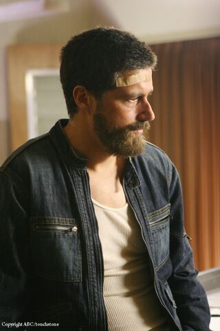 Ficheiro:5x01 (2).jpg