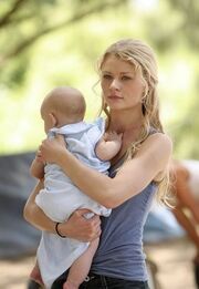 2x23Claireandaaron.jpg