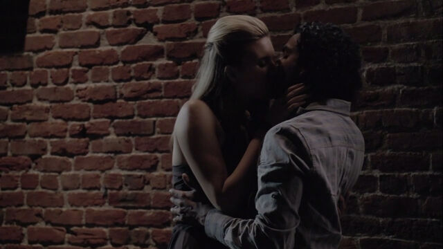 Archivo:6x17ShannonSayid.jpg