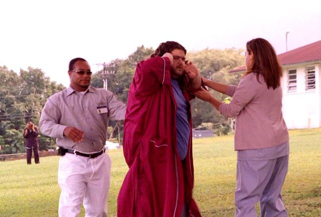 File:5x07-Susie&Hurley.jpg