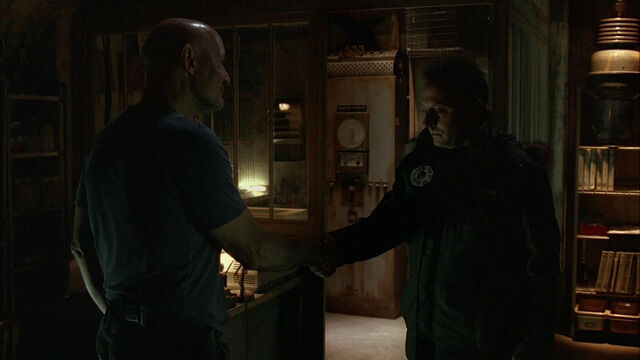 File:4x14 LockeBenGoodbye.jpg