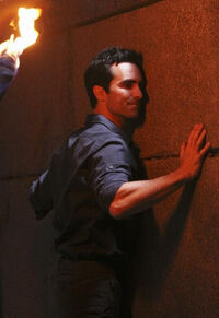 5x16-Richard-Statue-Wall.jpg