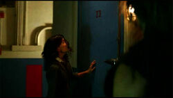 3x07-room23-alex-door2.jpg