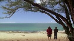 4x01 HurleyBernardBeach.jpg