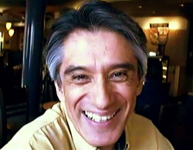 File:Roberto Mendiola.jpg
