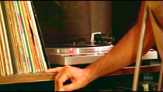 Archivo:Turntable silver.jpg