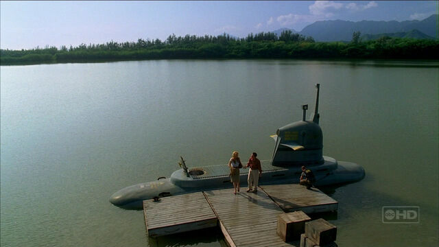 Файл:Submarine docked.jpg