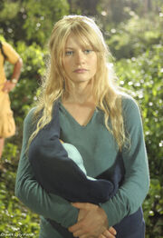 4x01 Claire.jpg