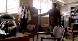 6x07-ReynoldsBüro.jpg