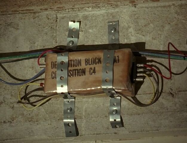 Ficheiro:3x11 C-4.jpg