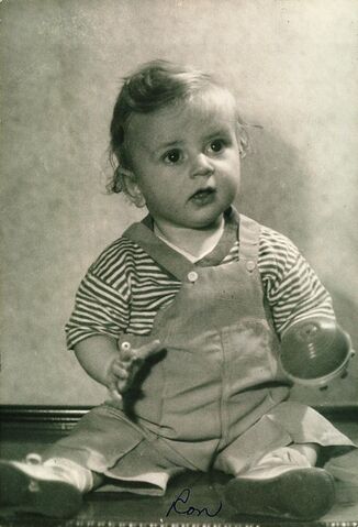 File:Ron 1945 baby-photo1.jpg