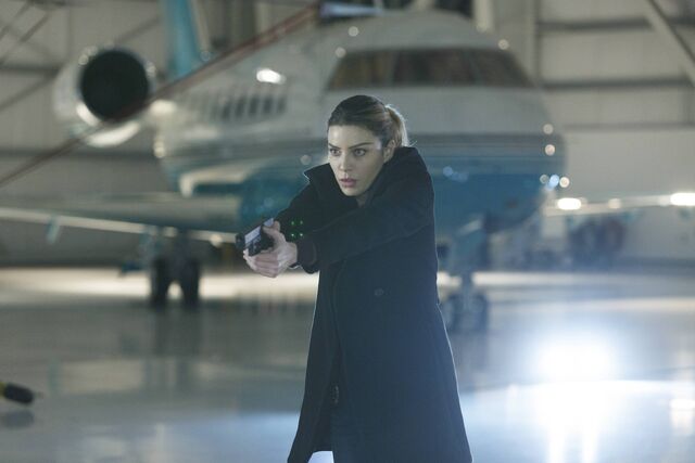 File:113 promo Chloe 4.jpg