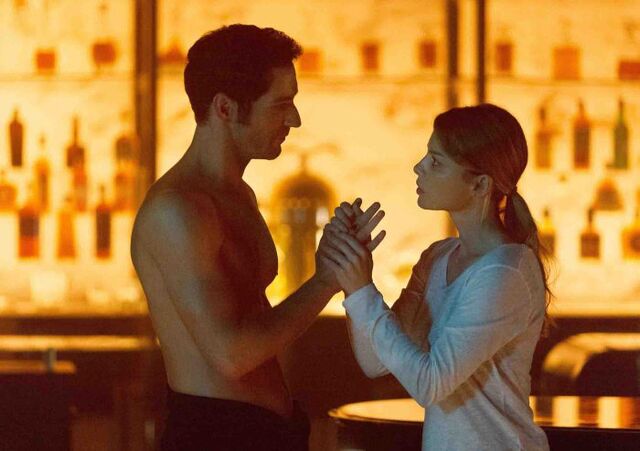 File:104 Chloe holding Lucifer's hand.jpg