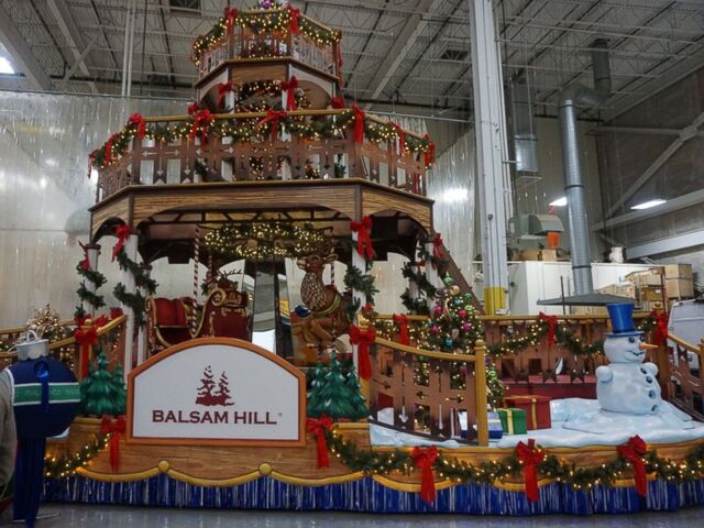 File:HT-thanksgiving-day-float-04-as-161116 4x3 992.jpg