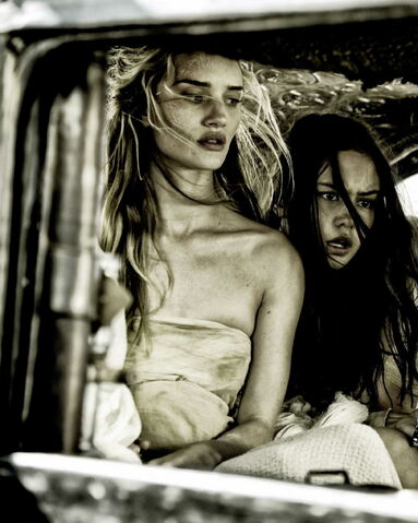 Файл:Ss-mad-max-fury-road-109ea.jpg