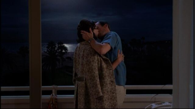 File:Tomorrowland megan don kiss.jpg