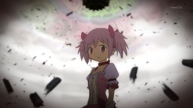 Archivo:Puella-magi-madoka-magica-10-1a588994-mkv-00005.jpg