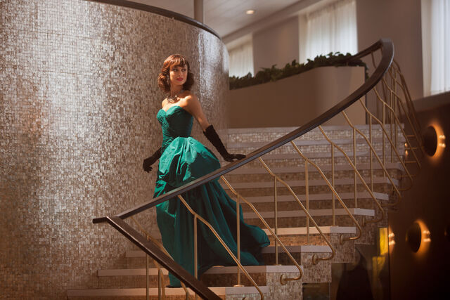 File:Vera+Evans+(Olga+Kurylenko).jpg