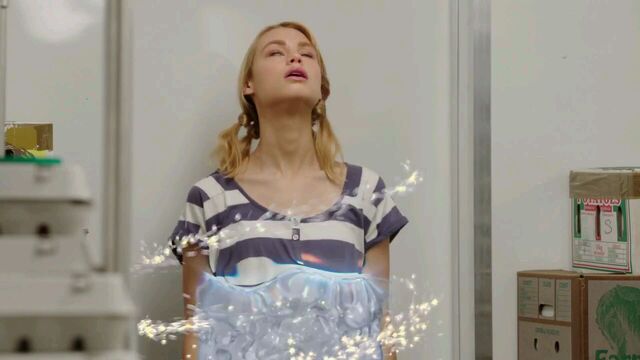 File:Mako Mermaids Music Video 19960.jpg