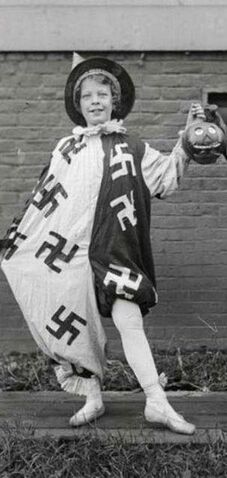 File:Melanie in her costume.jpg