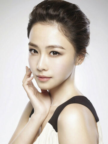 File:Claudia Kim.jpg
