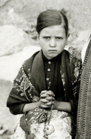 Archivo:Jacinta-marto-fatima-portugal-1917.jpg