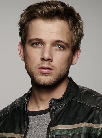 File:Max Thieriot.jpg
