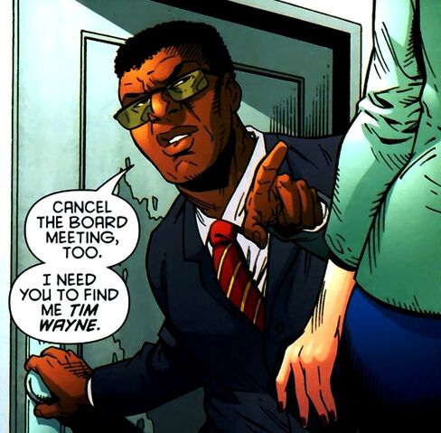 File:Lucius Fox 0002.jpg
