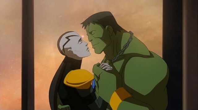 File:Caiera Hulk Kiss PH.jpg
