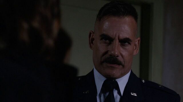 File:GlennTalbotGreetsDaisyJohnson.jpg