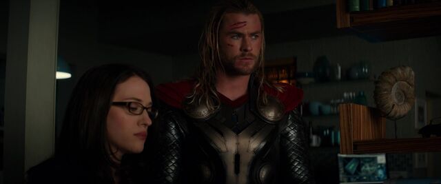File:Thor-Darcy-London-Dark-World.jpg