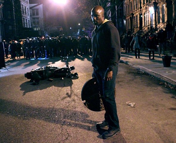 File:Mike Colter Luke Cage BTS 5.jpg
