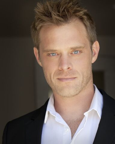File:Aaron Gaffey.jpg