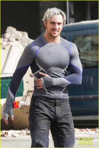 File:Elizabeth-olsen-aaron-taylor-johnson-more-action-packed-avengers-2-pics-02.jpg
