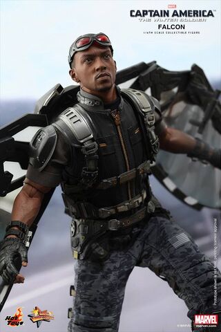 File:Falcon Hot Toy 5.jpg