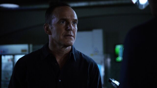 File:Worried Coulson-4x03.jpg