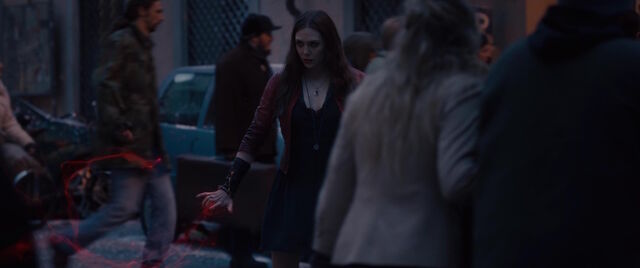 File:Scarlet-Witch-MindControl-Sokovia.jpg