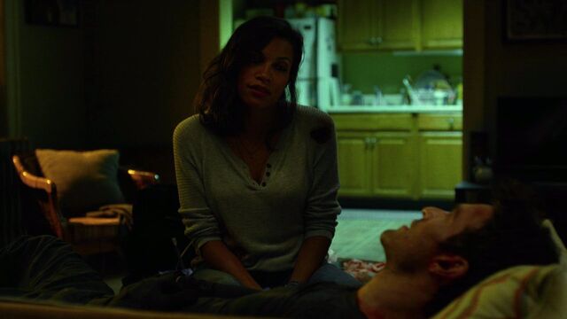 File:Claire-Temple-speaks-to-Murdock-sofa.jpg