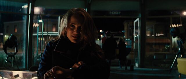 File:Jane-Foster-searches-for-Thor.jpg