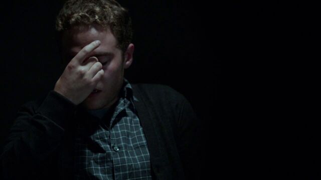 File:Leo-Fitz-Struggles-To-Cope-Ward-Discovery.jpg