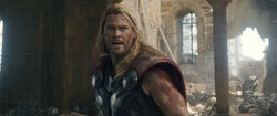 Thor-DefeatingUltron-AAoU