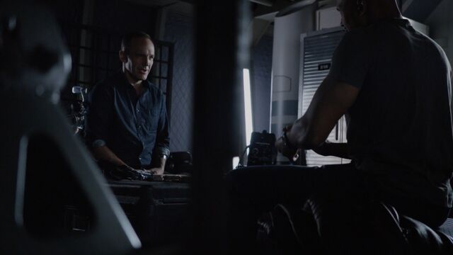 File:Coulson and Mack-4x01.jpeg
